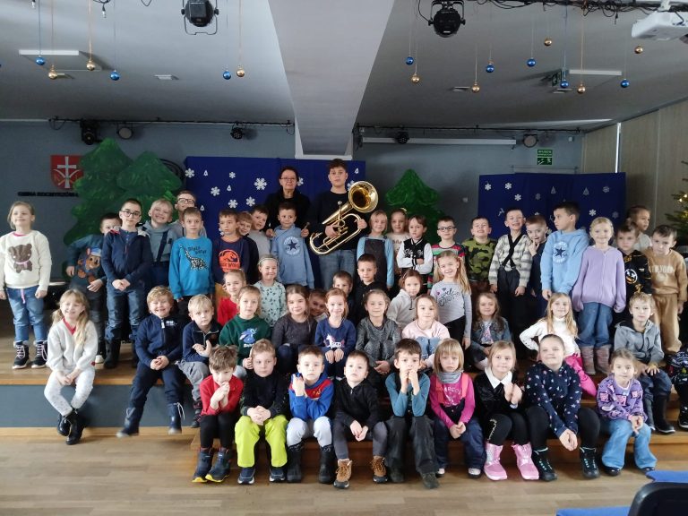 Iwo Łojek prezentuje EUFONIUM podczas audycji edukacyjnej „Instrumenty Muzyczne” w Centrum Kultury i Promocji w Kocmyrzowie-Luborzycy