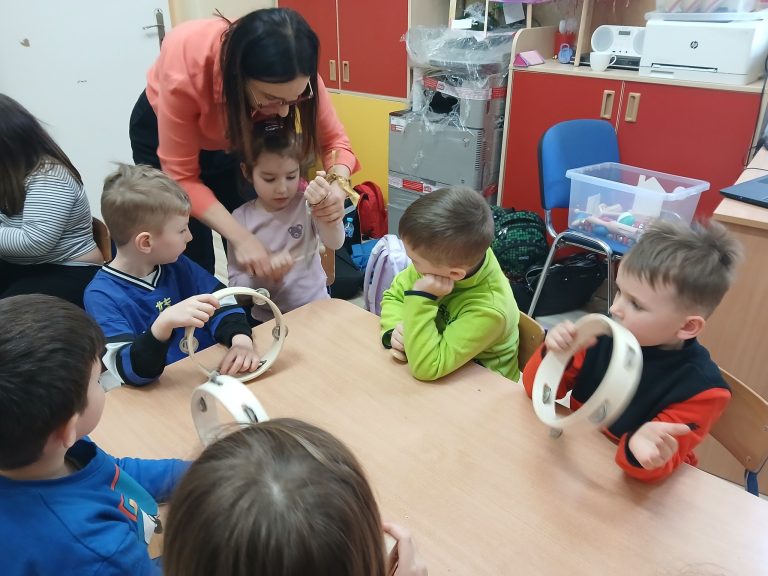 Zajęcia logopedyczne- zabawy z rytmem, ćwiczenia słuchu