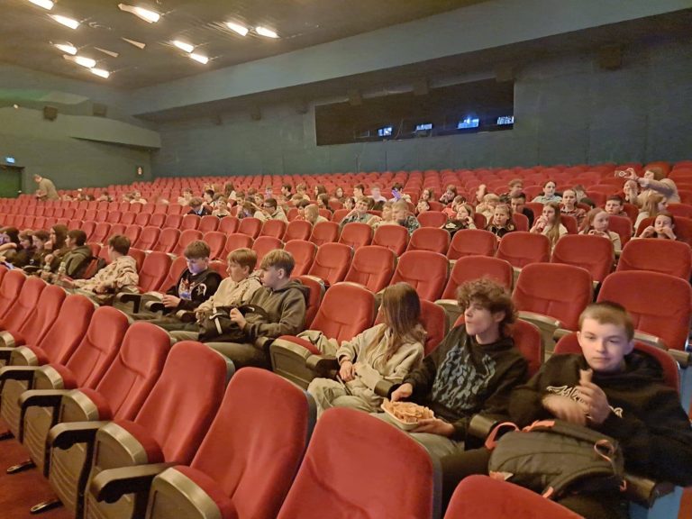 Wyjazd ósmoklasistów na przedstawienie „Mały Książę”.