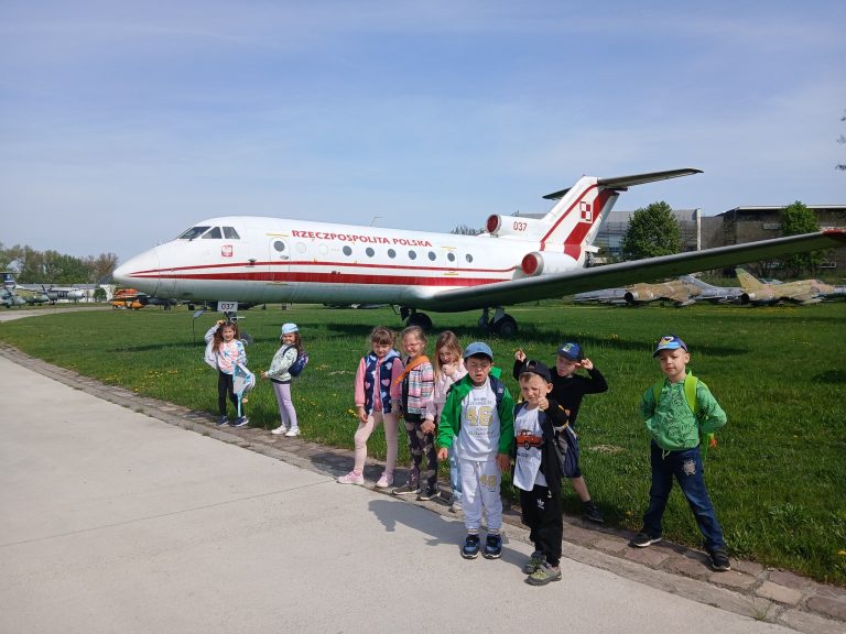 Wycieczka dzieci z klas 0-III do Parku Lotników Polskich w Krakowie