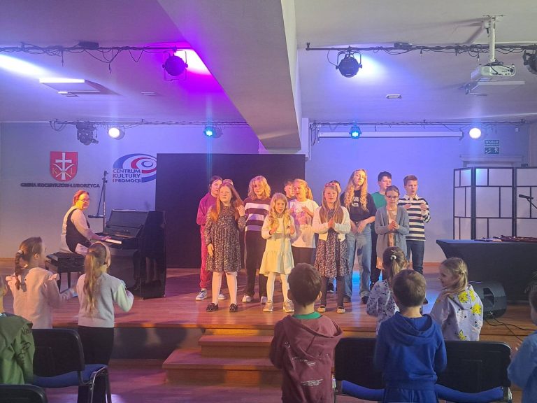 Wiolinki oraz Wesołe Nutki śpiewały dzisiaj na audycji edukacyjnej „Instrumenty Muzyczne – rodzina fletów prostych oraz głos ludzki” w Centrum Kultury i Promocji w Kocmyrzowie-Luborzycy