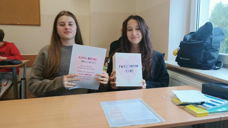 „Mural Pozytywnych Myśli” w klasie VII w ramach akcji Przeciwdziałania Przemocy Rówieśniczej w szkole.