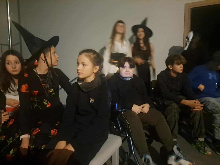 Dyskoteka z okazji popularnego w innych, licznych krajach święta – Halloween.