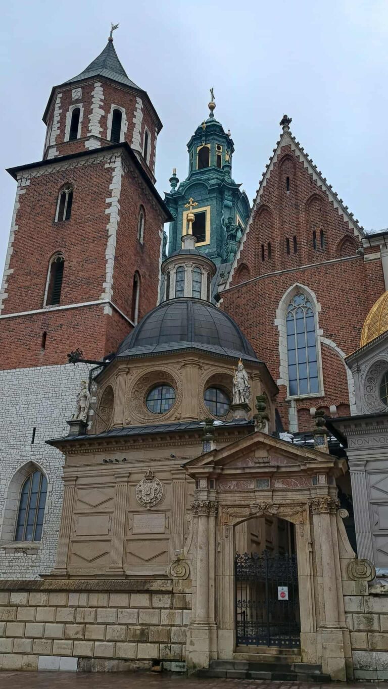 Klasy V-VIII na lekcji historii „Renesans na Wawelu”…