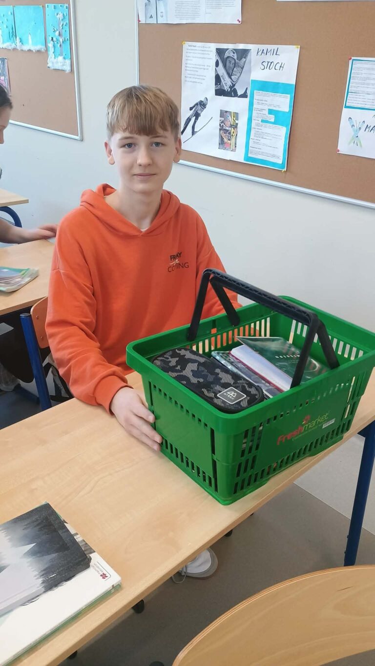 Samorząd Uczniowski zarządził w piątek „Dzień bez plecaka”…