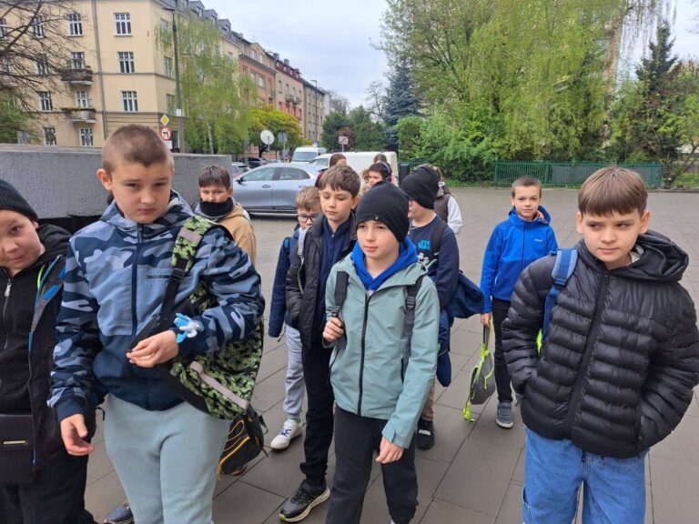 Klasa IV  uczestniczyła w spektaklu Narodowego Teatru Edukacji z Wrocławia pt. „Kajko i Kokosz”